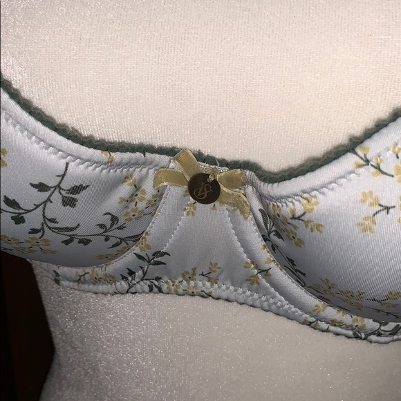 36C Victoria’s Secret floral bra - Picture 2 of 8